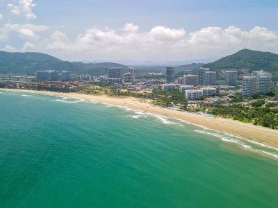 上海万宁旅游：海滩与热带雨林，魅力对比